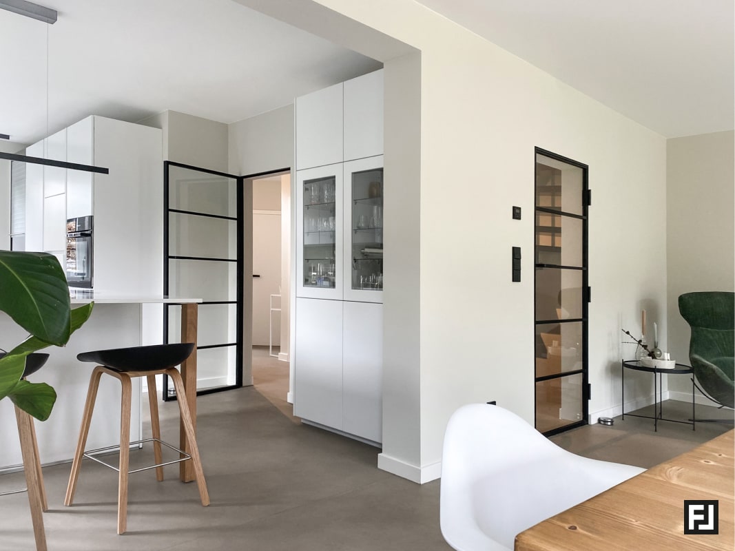 Drehturen zeitlos 4 sprossen klarglas schwarz ral 9005 matt feinstruktur c griff mit magnetverriegelung 1