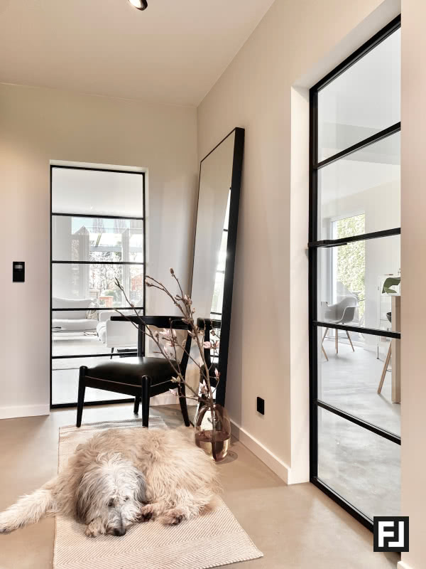 Drehturen zeitlos 4 sprossen klarglas schwarz ral 9005 matt feinstruktur c griff mit magnetverriegelung